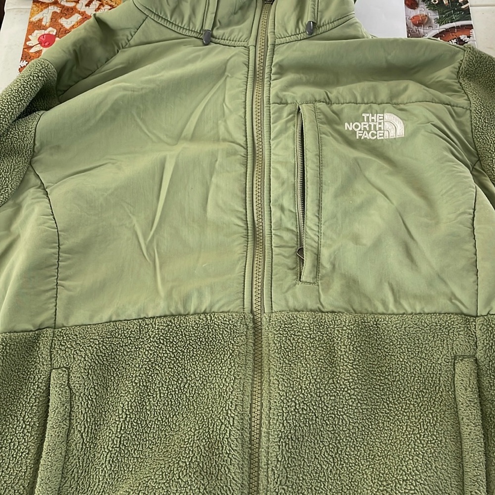 North face green size large women’s zip up fleece jacket